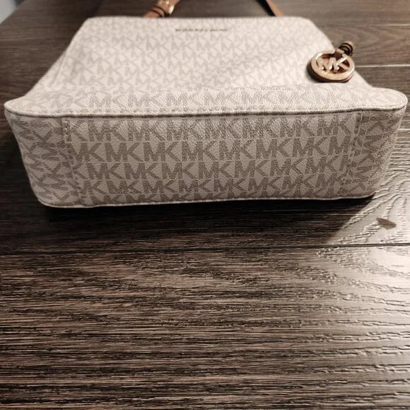 Michael Kors Crossbody Bag - Picture 4 of 6